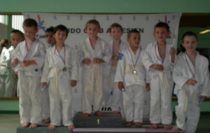 Le deuxième cercle de Baby judo sur le podium.